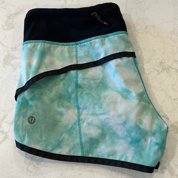 Lululemon Tracker Short II Turquoise Tie Dye Athletic Shorts Women’s Size 4 - Picture 16 of 16